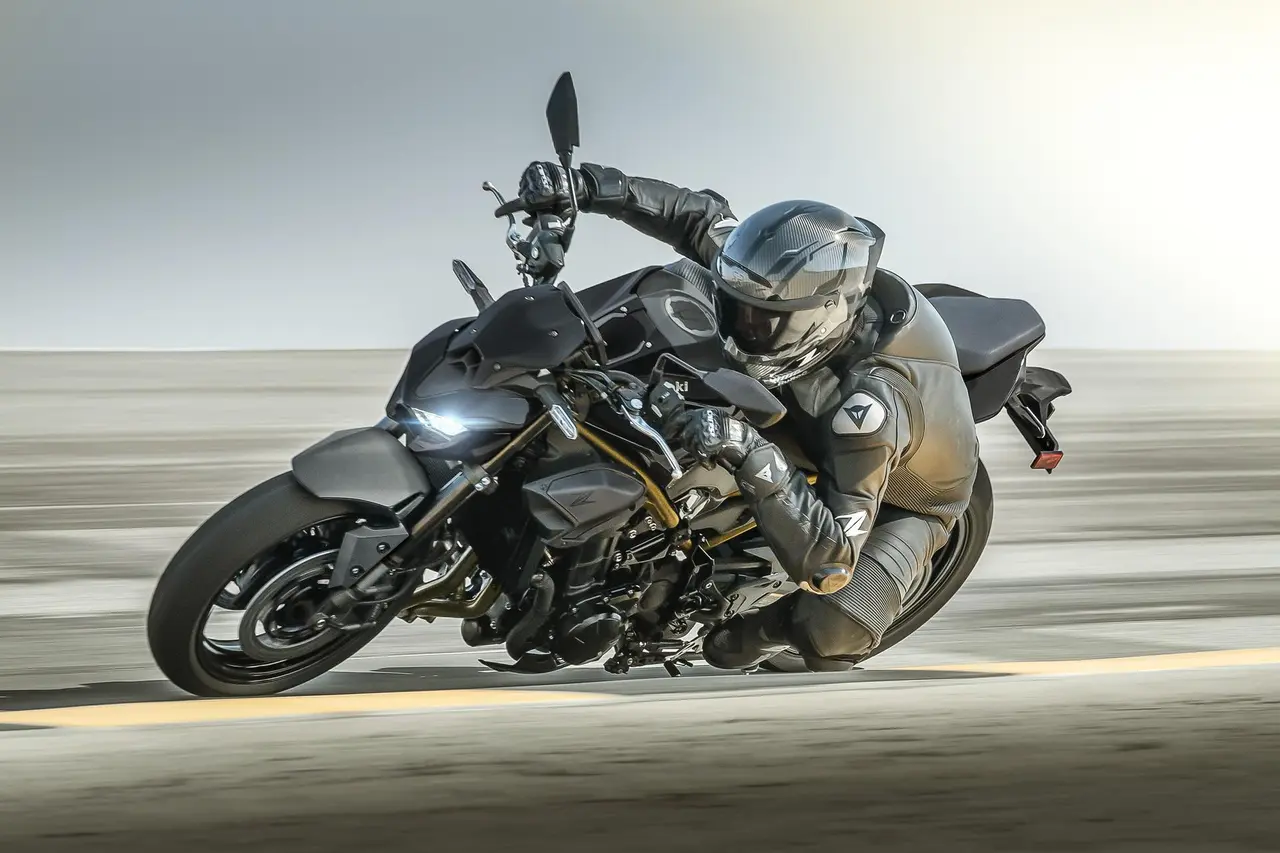 kawasaki z900,z900,z900 price in india,kawasaki z900 on road price,z900 top speed