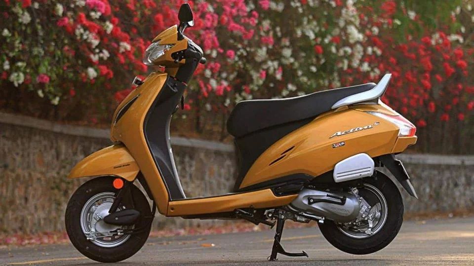 Honda Activa sales record, Honda Activa 110cc, Honda Activa 125cc, Honda Activa e, Honda scooter India, best scooter India, Honda Activa anniversary edition, Honda Activa mileage, Honda Activa new model, HMSI Activa, popular Indian scooter, Honda Activa electric scooter